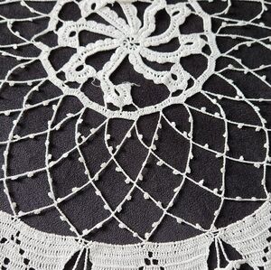 VINTAGE ITALIAN CROCHET CENTERPIECE